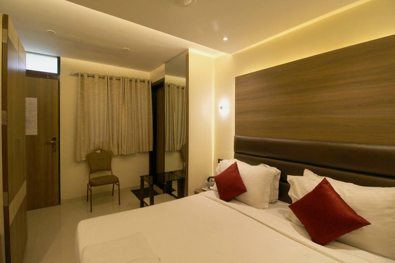 Hotel Shivam Pune Exteriör bild
