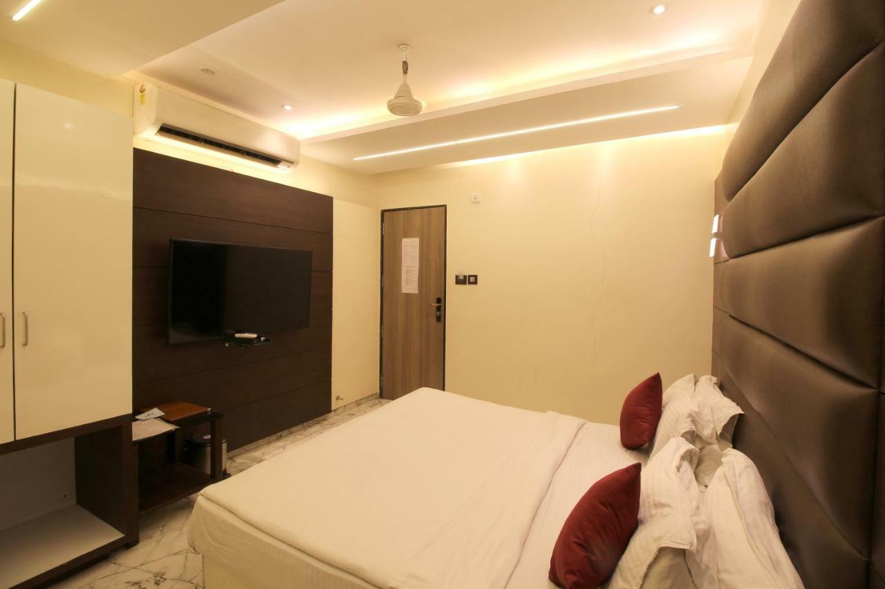 Hotel Shivam Pune Exteriör bild