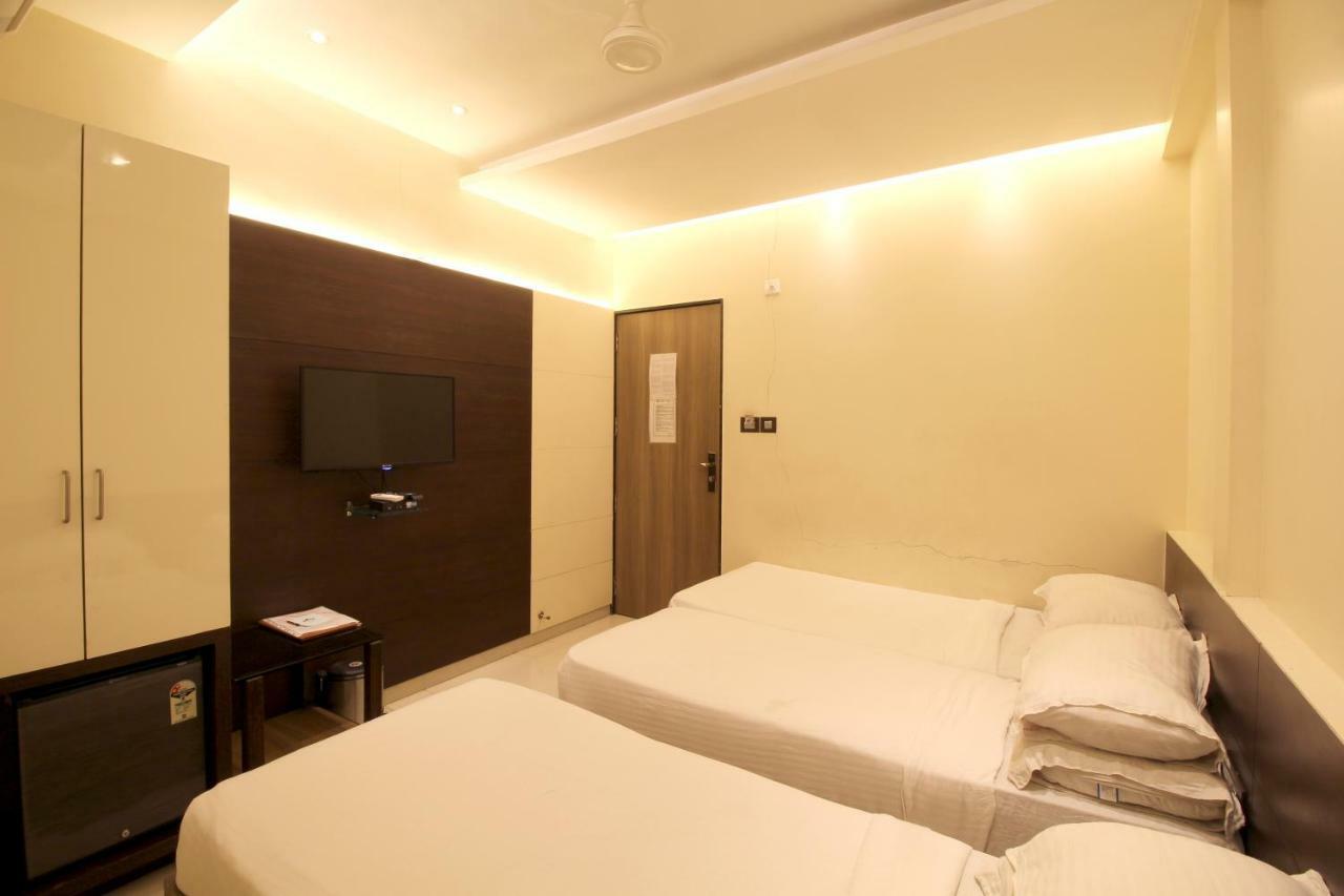 Hotel Shivam Pune Exteriör bild