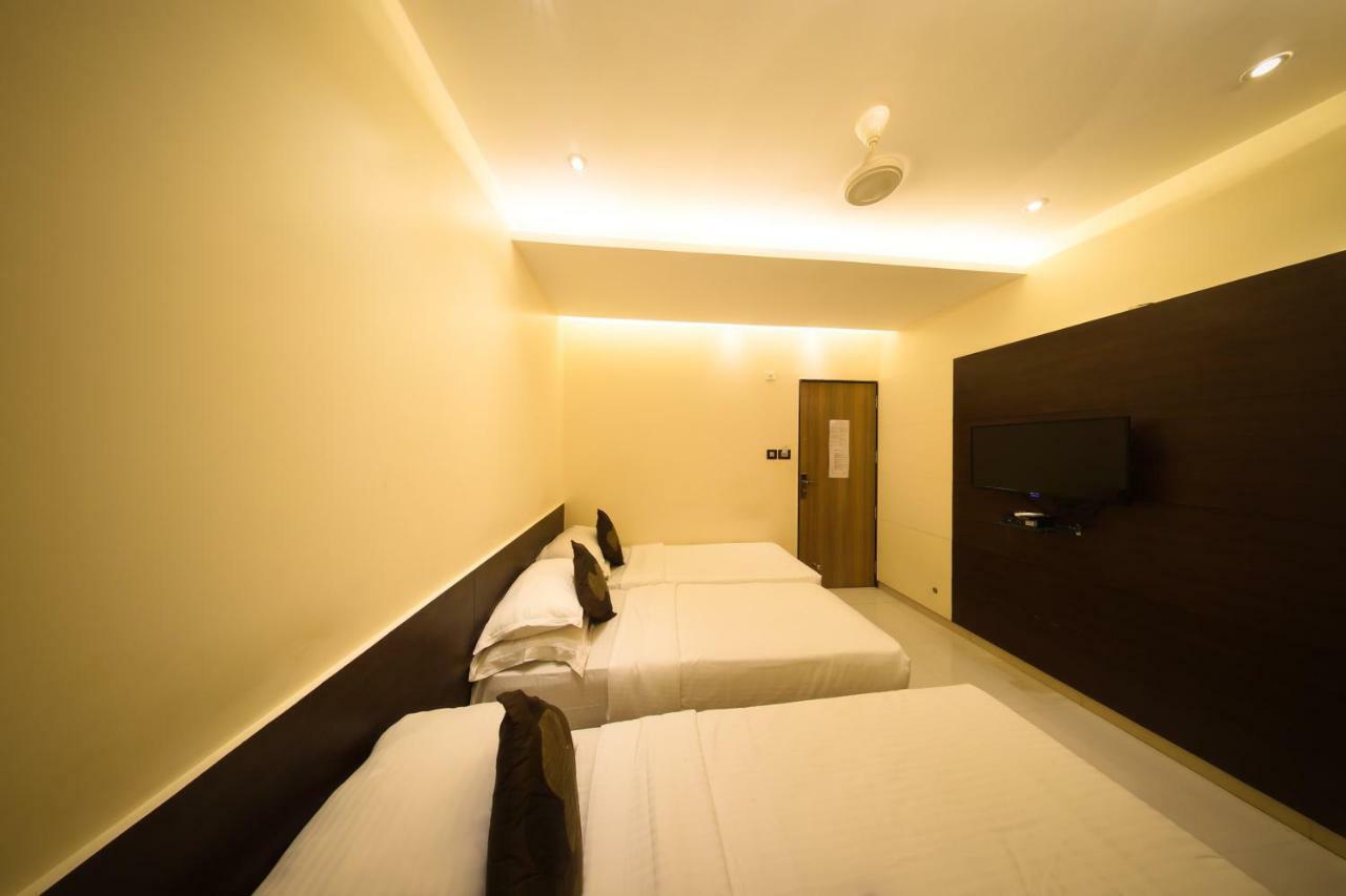 Hotel Shivam Pune Exteriör bild